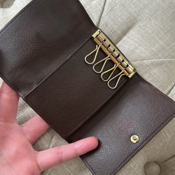 LV damier ebene 6 key holder - Picture 4 of 6